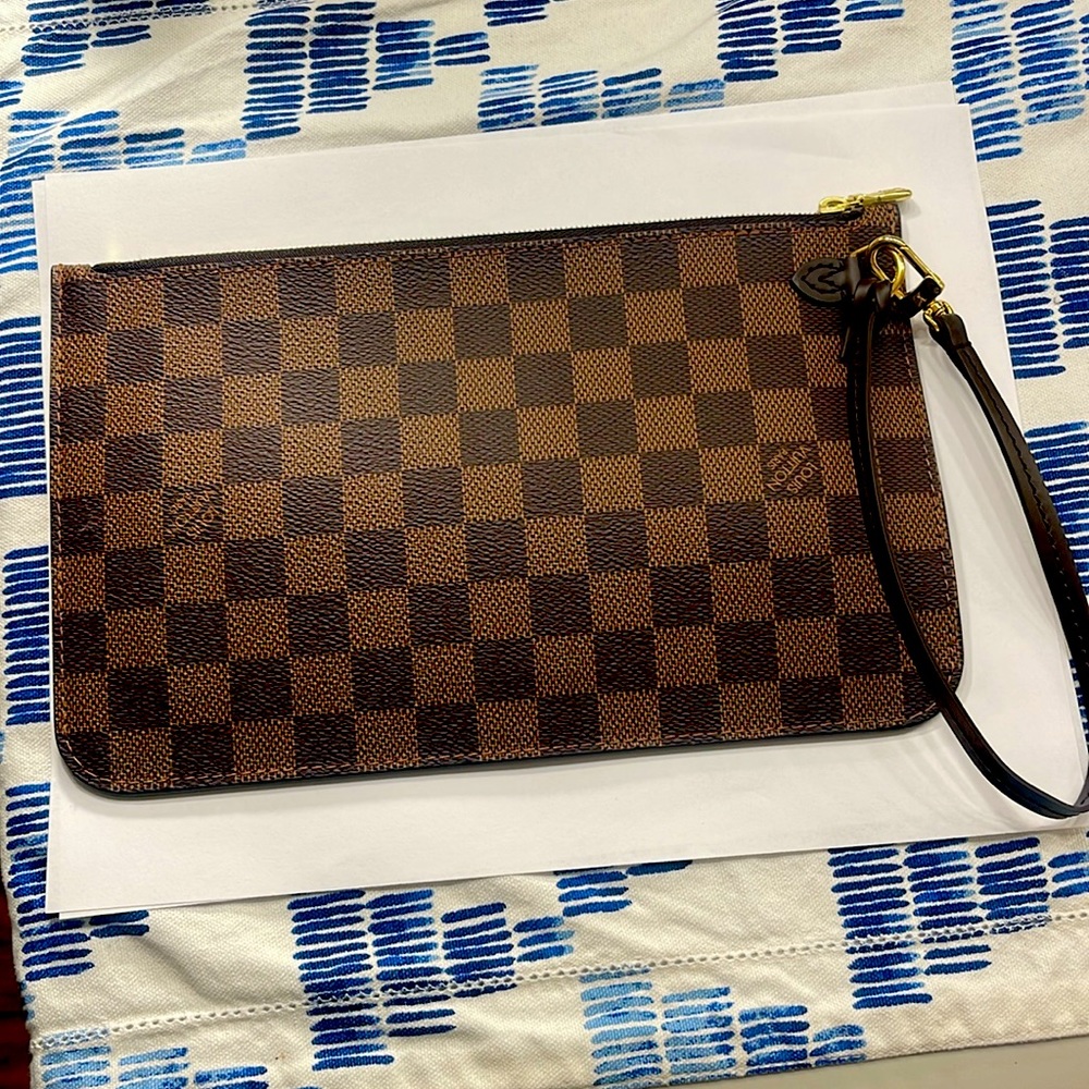 Authentic Louise Vuitton Neverfull MM  Damier Pochette